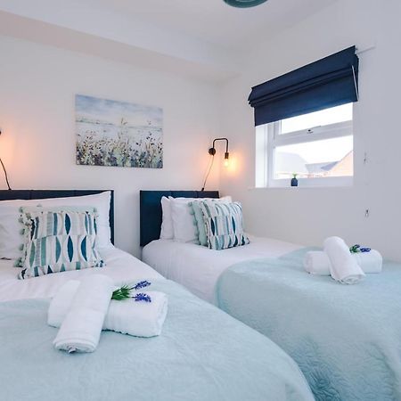 Bright Cottage: Chester City Centre Retreat for 6 Exterior photo