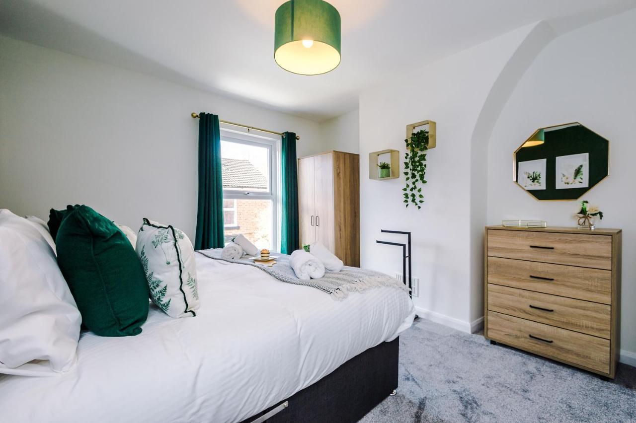 Bright Cottage: Chester City Centre Retreat for 6 Exterior photo
