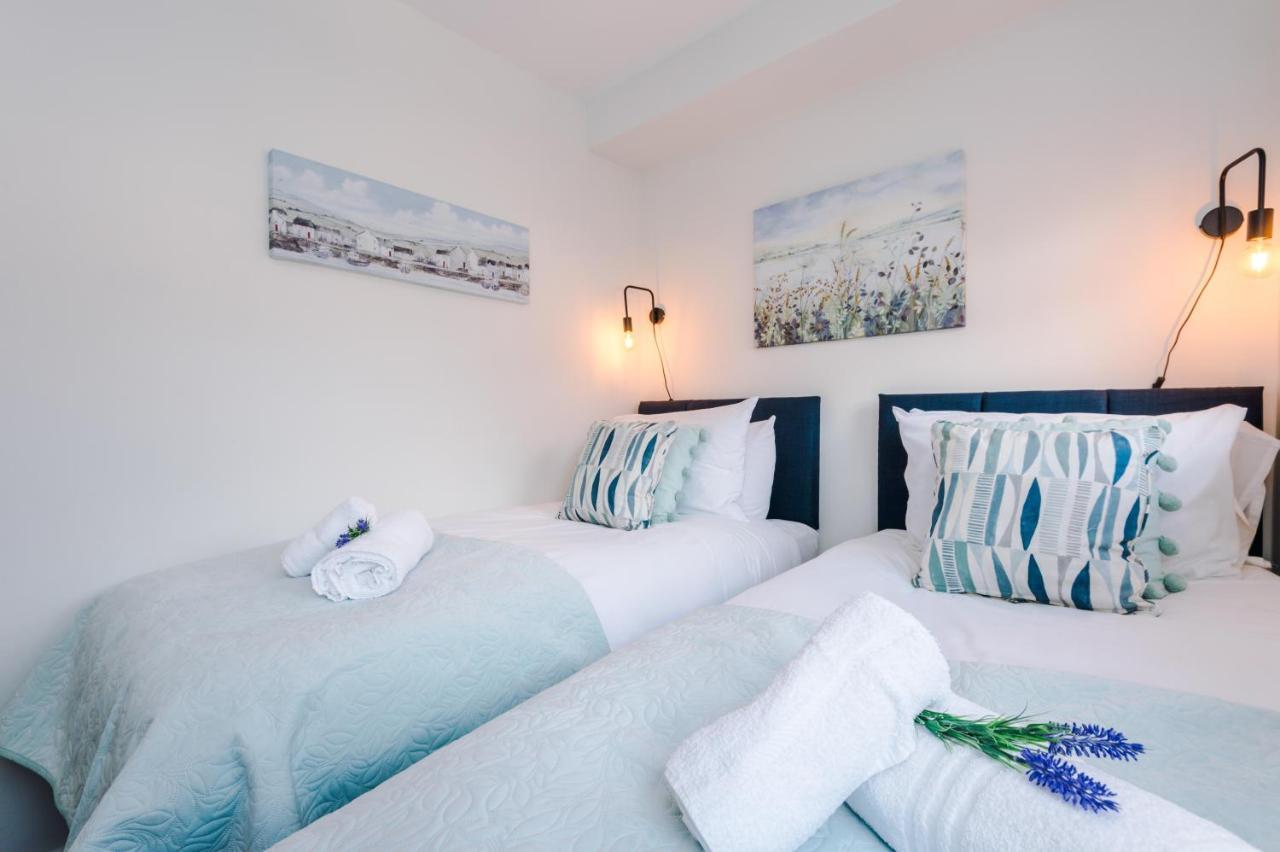 Bright Cottage: Chester City Centre Retreat for 6 Exterior photo